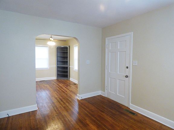 4th image of 1054 Meadow Ln
