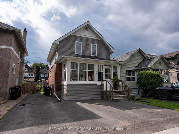 2nd image of 423 Marks St S