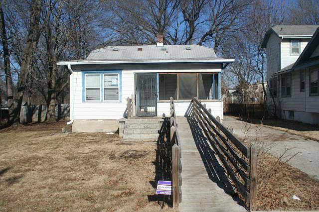 1st image of 10416 E 19th Ter