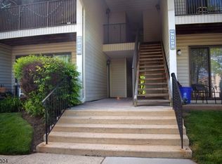 50 Taylor Dr, Franklin Park, NJ 08823
