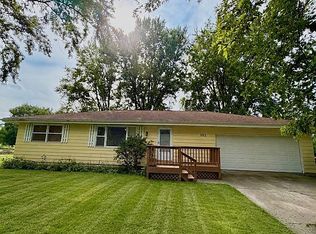 302 S 6th St, Kirkland, IL 60146