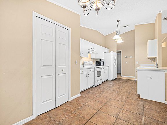 5th image of 1715 Arash Cir