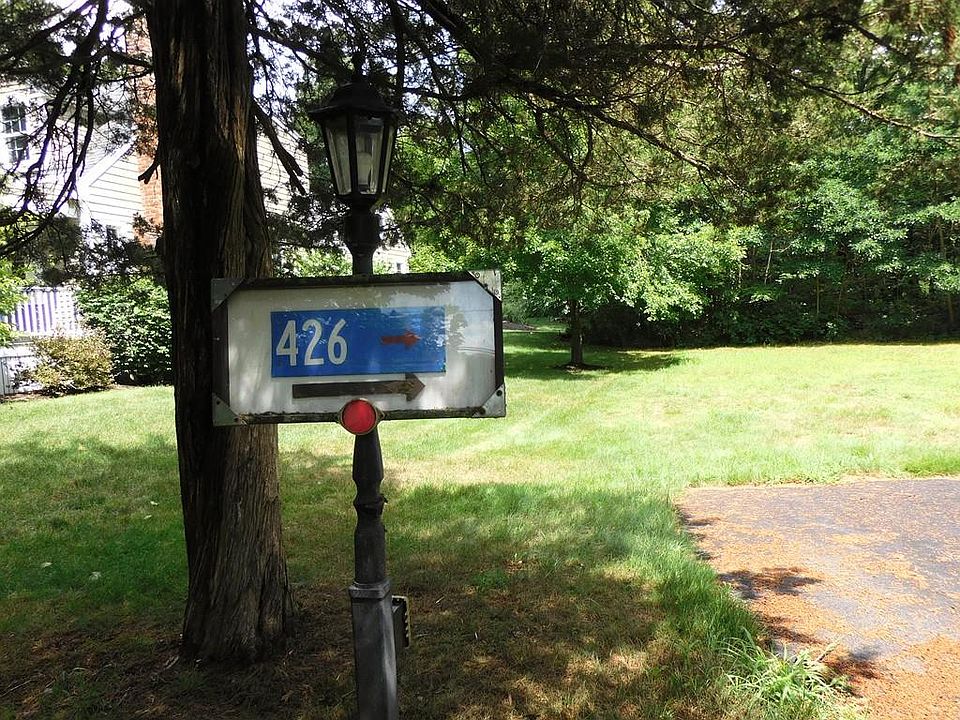 2nd image of 426 York St