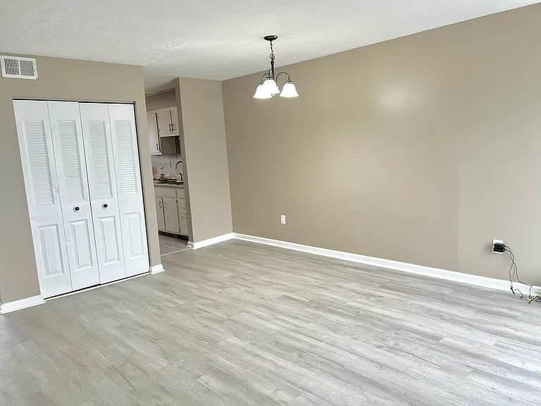 1420 Kingswood Way #1 — Photo 7