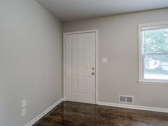 5th image of 10129 Bennington Ave