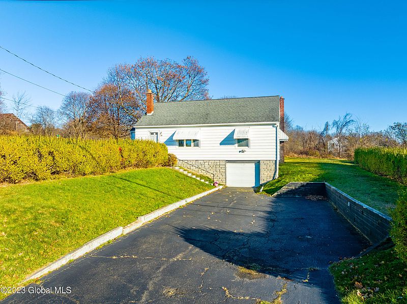 2nd image of 16 Geiser Road