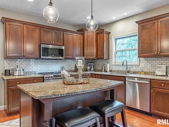 5th image of 2209 W Chatsford Ct