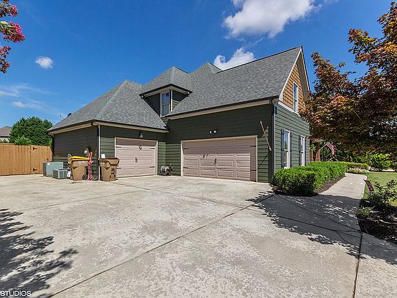 4th image of 136 Sawtooth Oak Dr