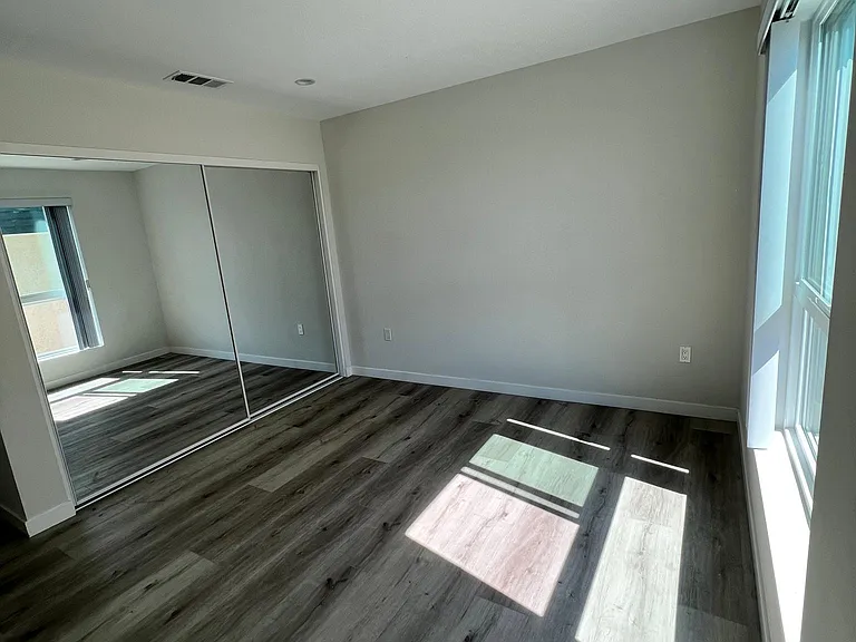 2314 Montrose Ave #E — Photo 7