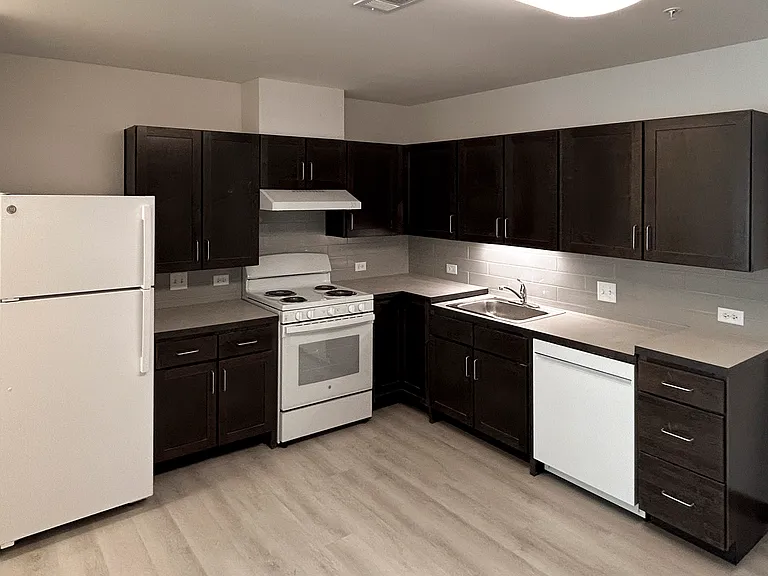 11013 Haskell Ave — Photo 3