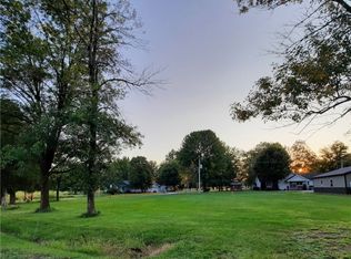 4 Evergreen Dr, Greenup, IL 62428