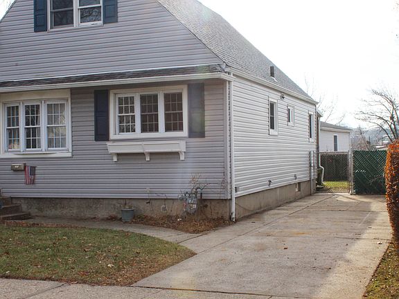 3rd image of 188 Holden Blvd