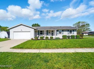 819 N Blackhoof St, Wapakoneta, OH 45895