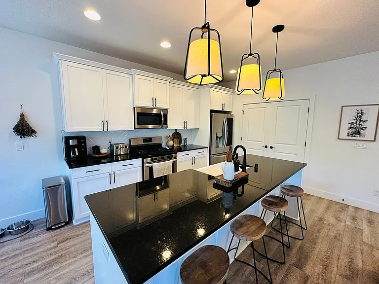 158 S 39th Dr — Photo 8