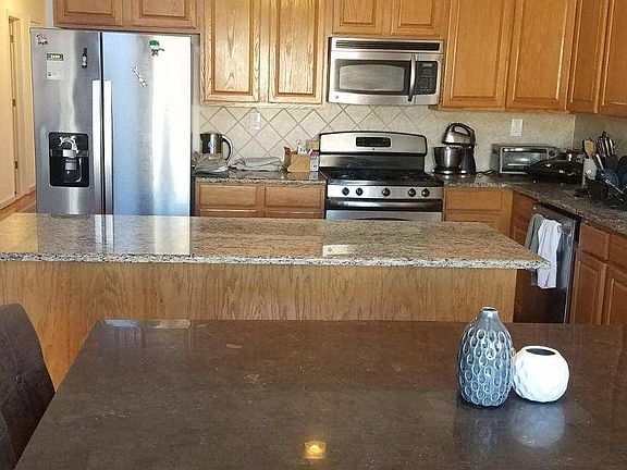 3rd image of 10 Pennyfield Ave APT 8C