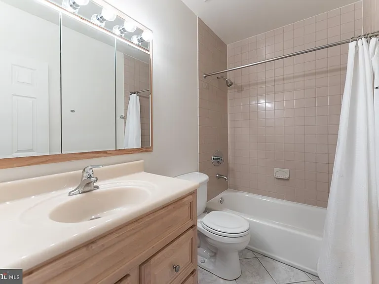 2020 Walnut St #2032 — Photo 17
