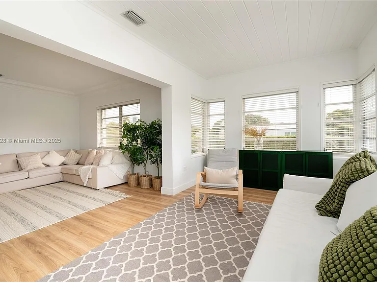 501 SW 24th Rd — Photo 11