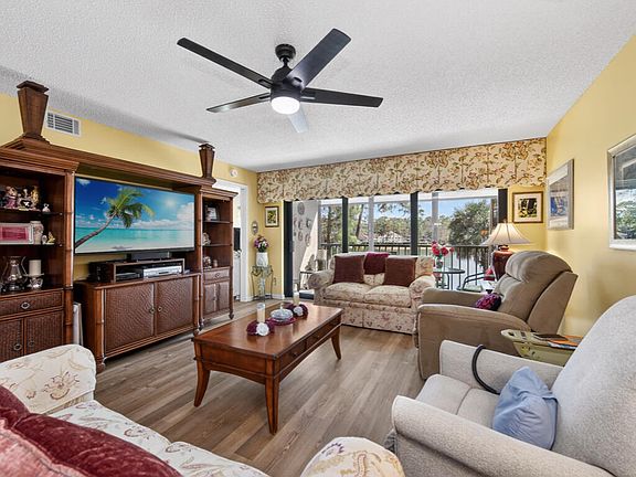 2nd image of 5792 Deauville Cir APT A207
