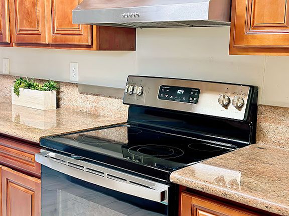 4th image of 1346 Palomar Cir
