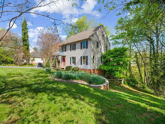 3rd image of 3228 Azalea Pl