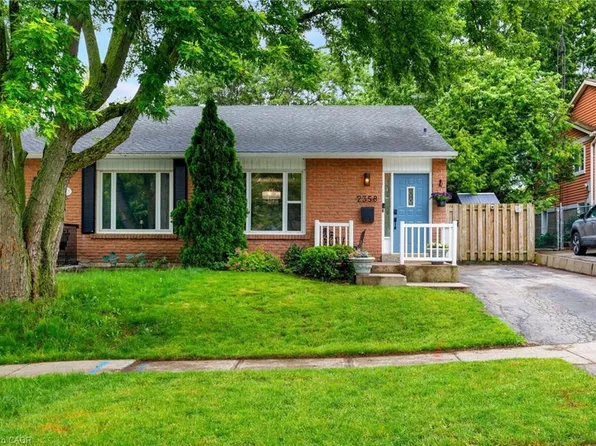 2358 Holyhead Dr, Burlington, ON L7P 3V3