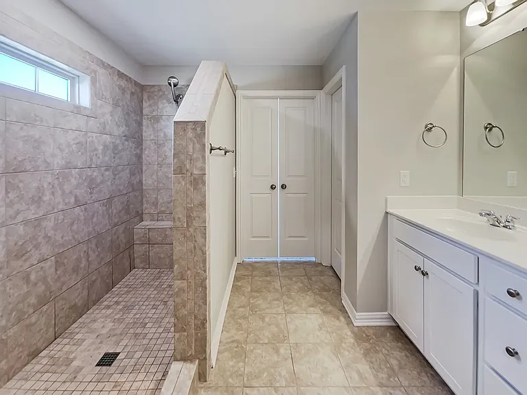 401 Blackthorn Ln — Photo 15