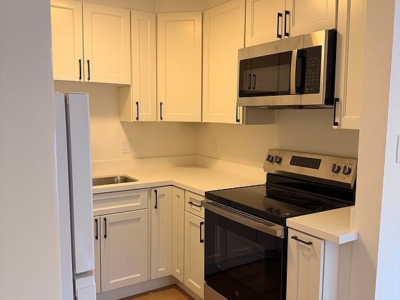 4th image of 570 58th St APT A