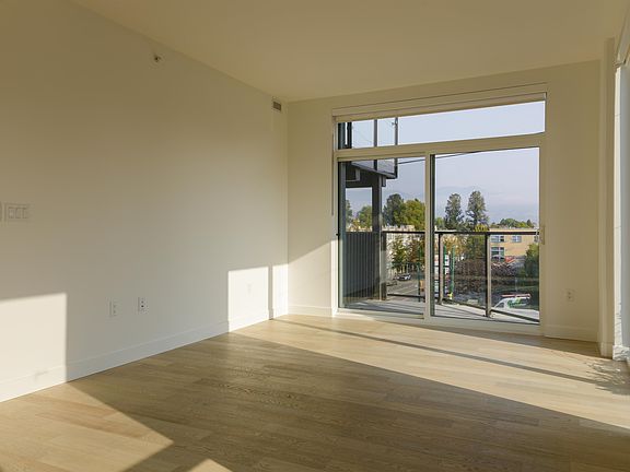 4th image of 2888 Arbutus St #D248
