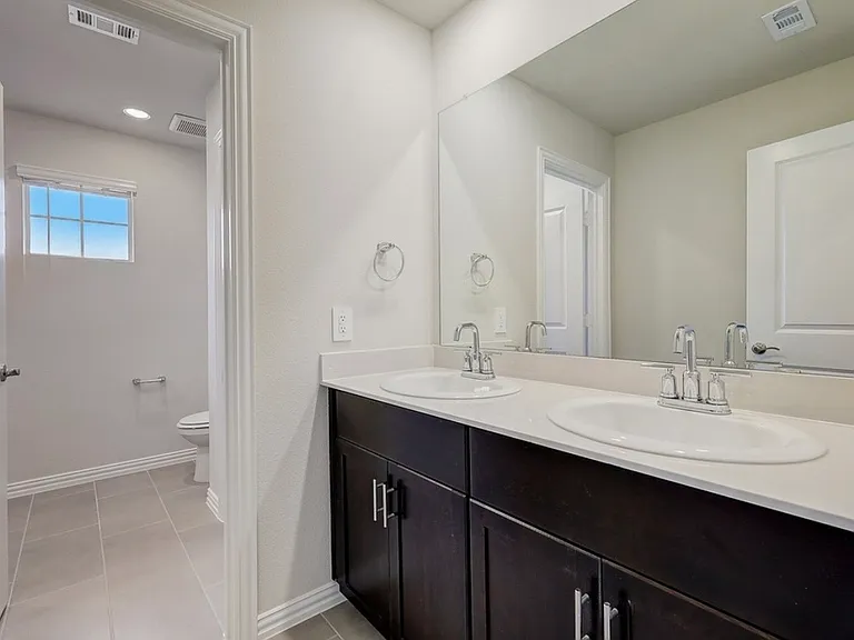 410 Stagg St — Photo 6