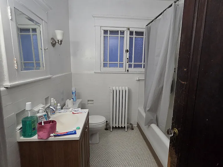 373 Elmwood - 6 — Photo 6