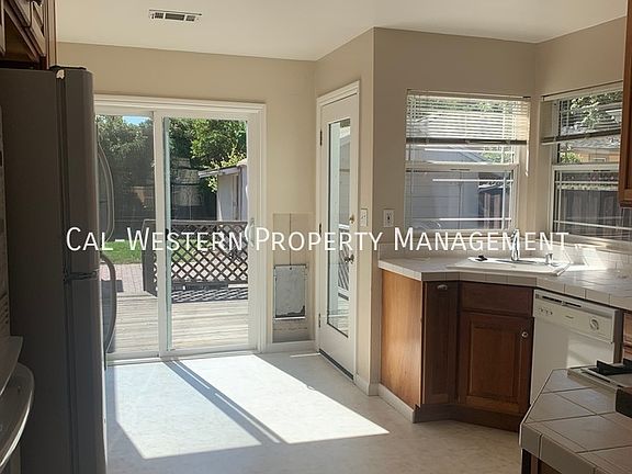 2nd image of 422 Morse Ave