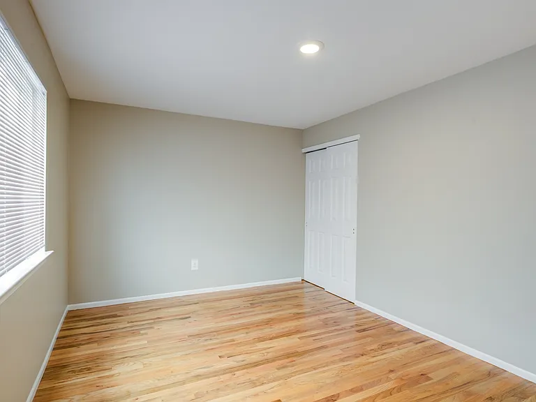 Seaview Apartments — Photo 12