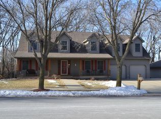 3707 Arbor Dr NW, Rochester, MN 55901