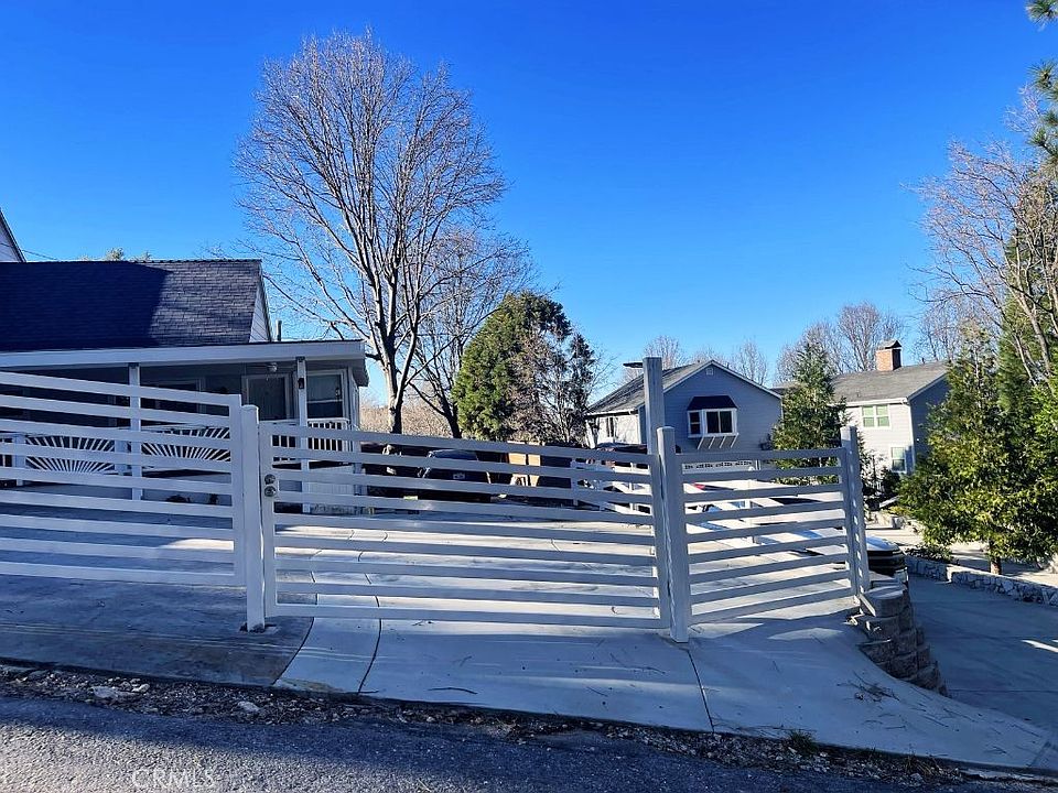 1st image of 1350 Oak Way
