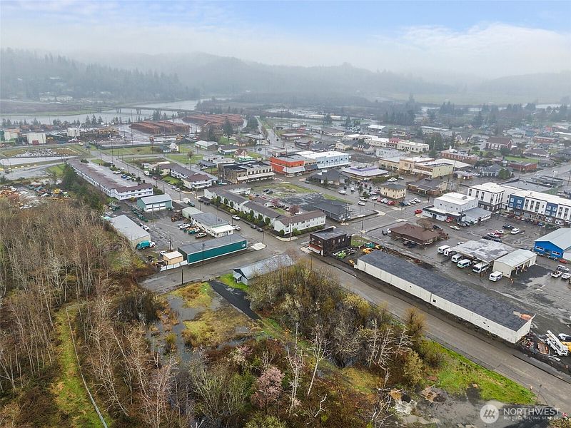 2nd image of 124 Commercial Street