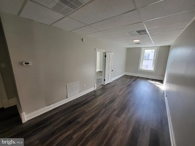 201 E Market St — Photo 18