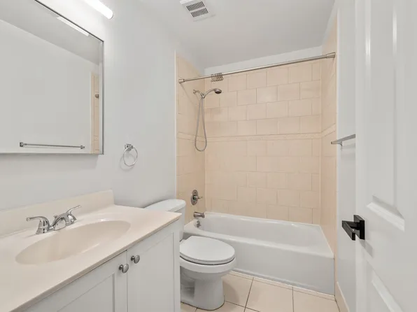 287 Grand Street image 9 of 11