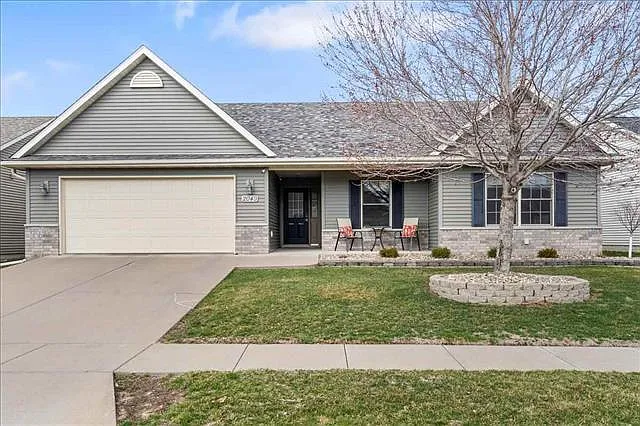 2049 Sherman Dr — Photo 1