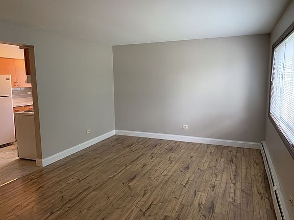 2nd image of 2001 Narcissus Ave APT 2W