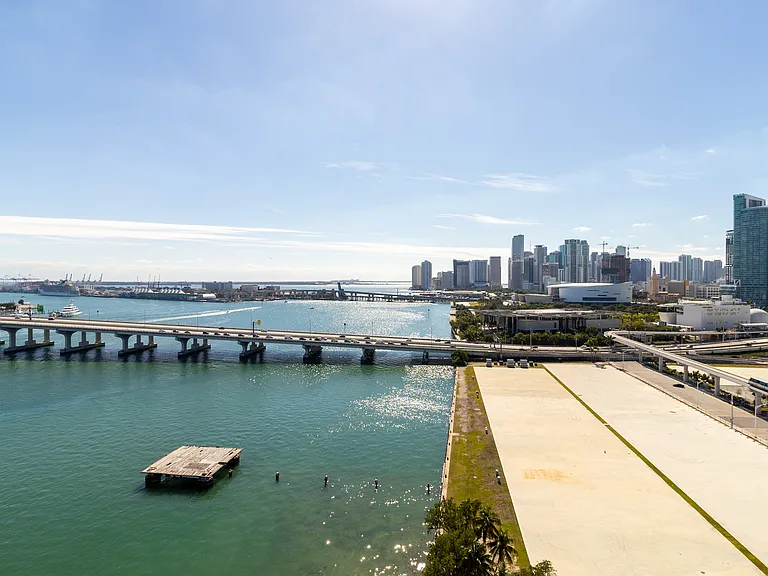 555 NE 15th St #20A — Photo 31
