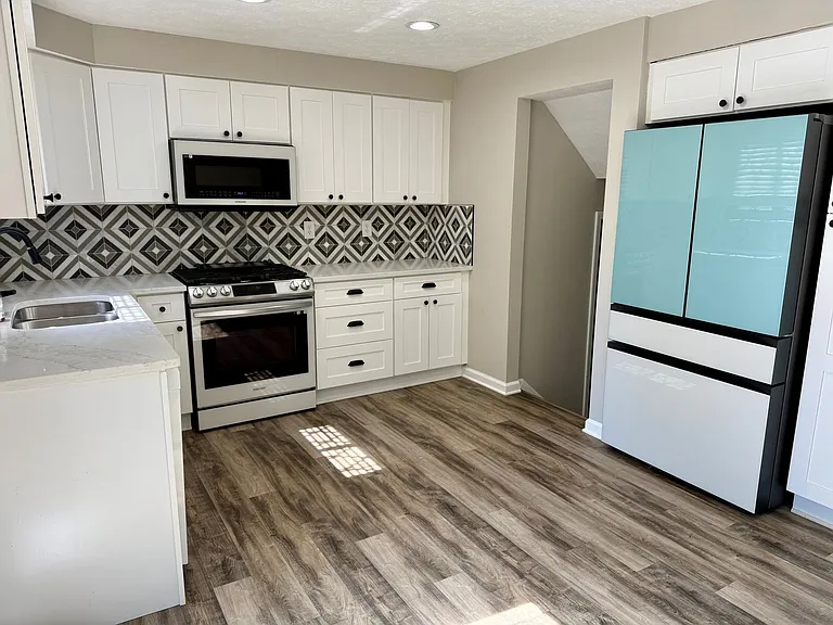 230 Nottingham Ct — Photo 3