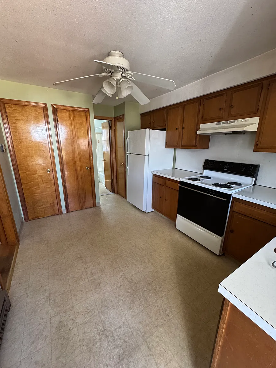 Kitchen - 53 Pardee St #2