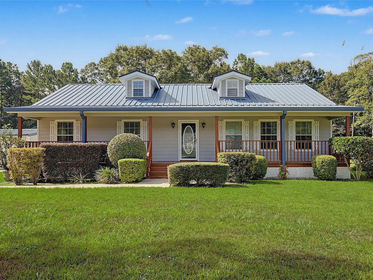 4 bed, 2.0 bath, 2449 sqft, $2,800 — Photo 1