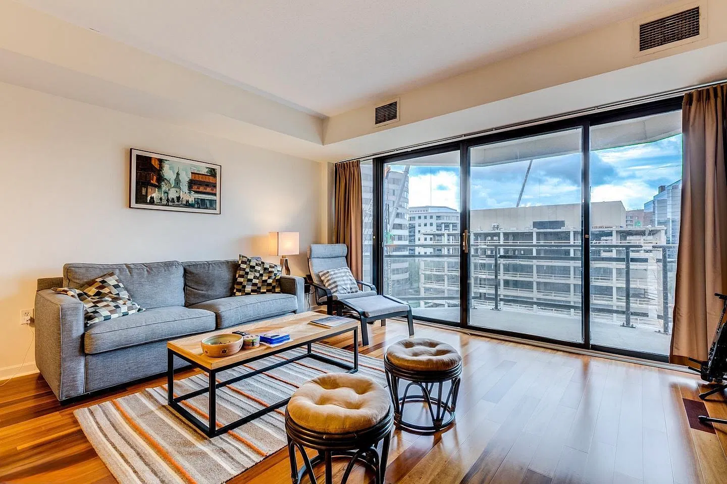 1 bed, 1.0 bath, 765 sqft, $2,900 — Photo 2