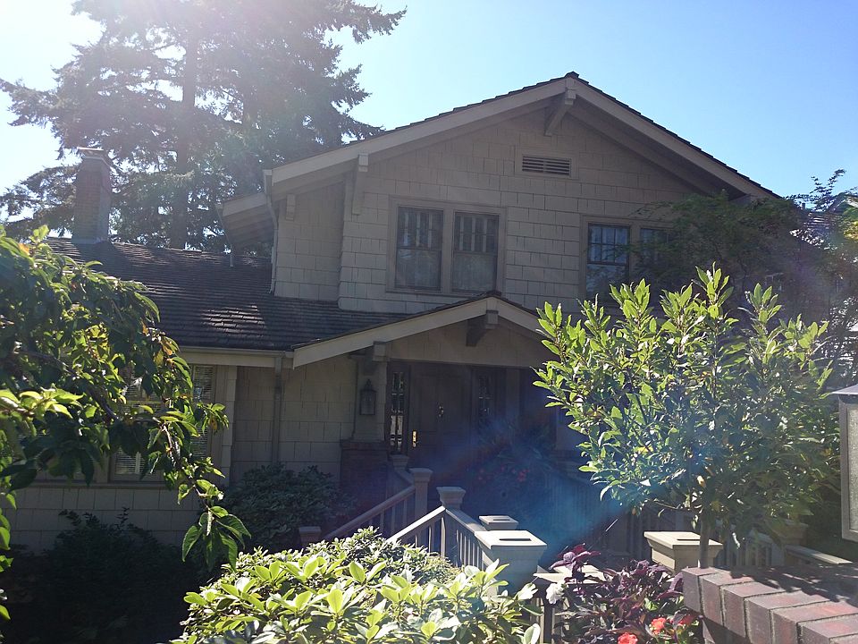 2nd image of 3109 W Laurelhurst Dr NE