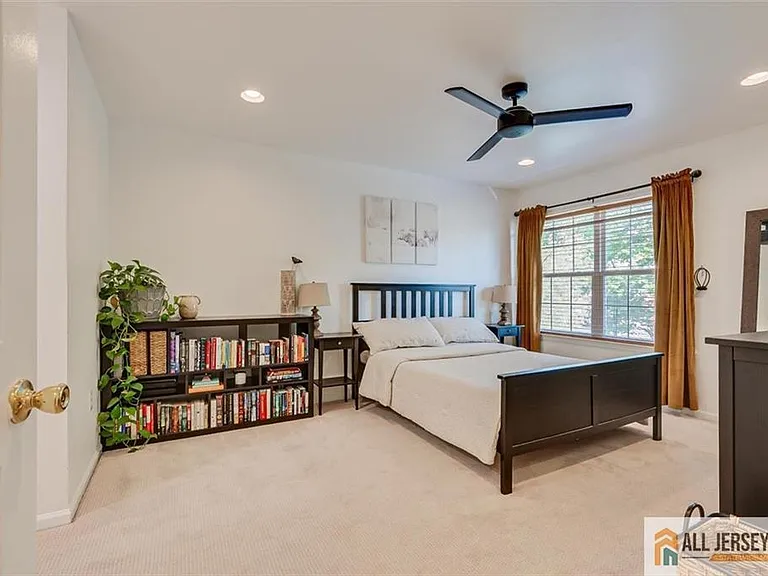 403 Somerset Ct — Photo 19