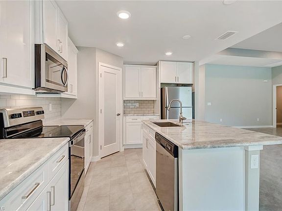 5th image of 1227 NE 19th St