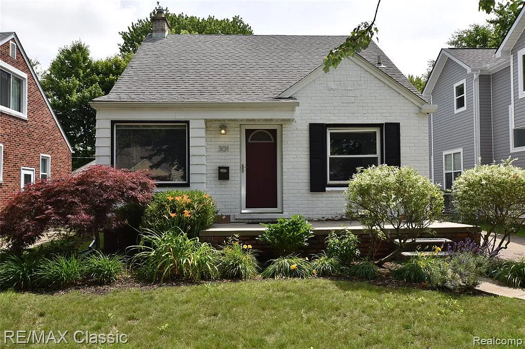 301 S Minerva Ave photo 1