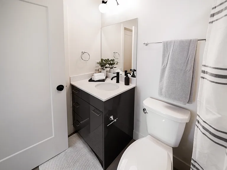 The Gallery - Bathroom 2