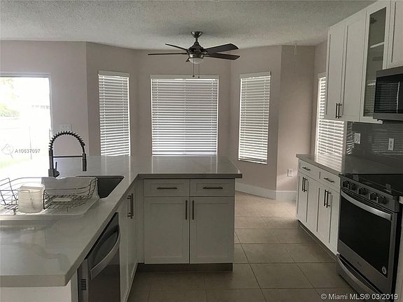 4th image of 347 SW 206th Ave